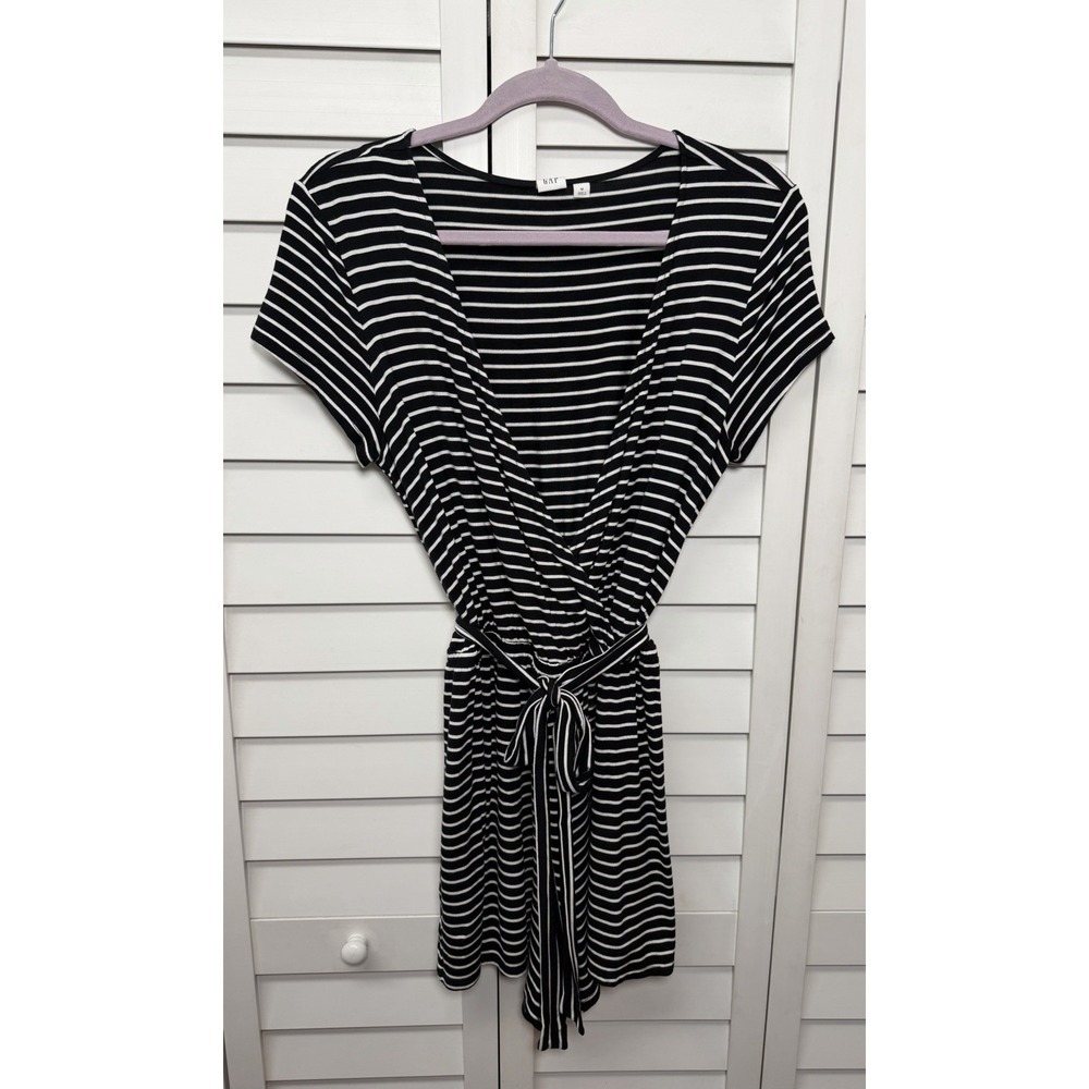 GAP Striped Short Sleeve V-Neck Belted Stretch Romper Women's Size Medium